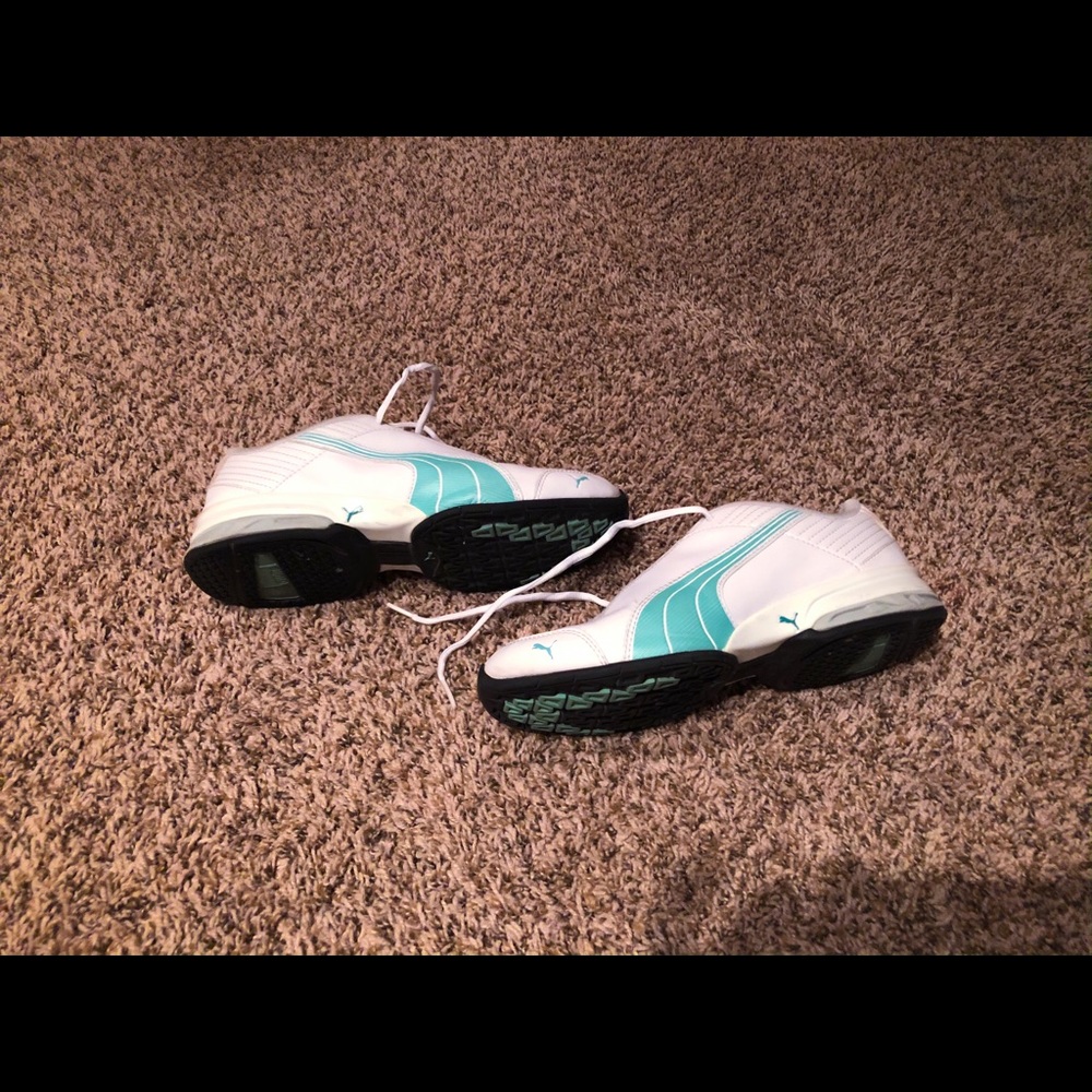 Women’s size 8.5 PUMA shoes SOLD
